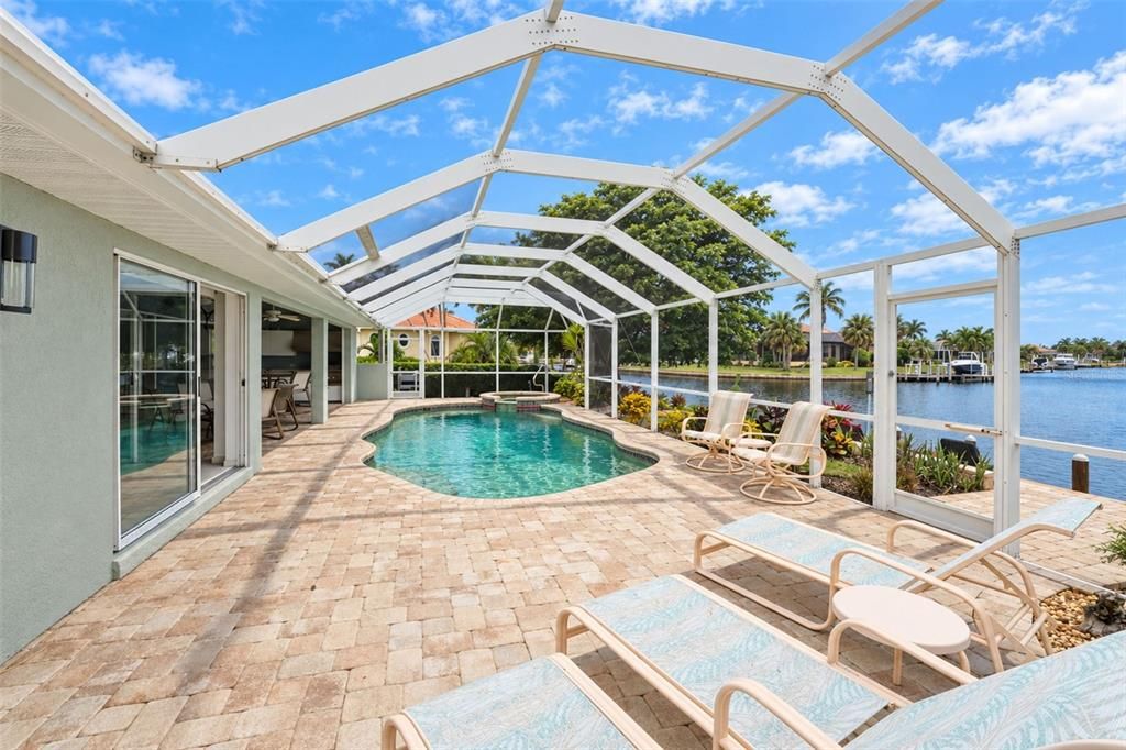 Activo con contrato: $609,900 (3 camas, 2 baños, 1859 Pies cuadrados)