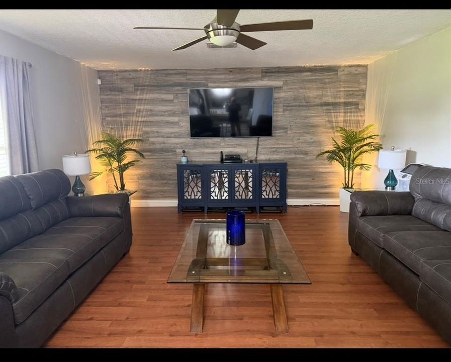 En Venta: $517,000 (4 camas, 3 baños, 2353 Pies cuadrados)