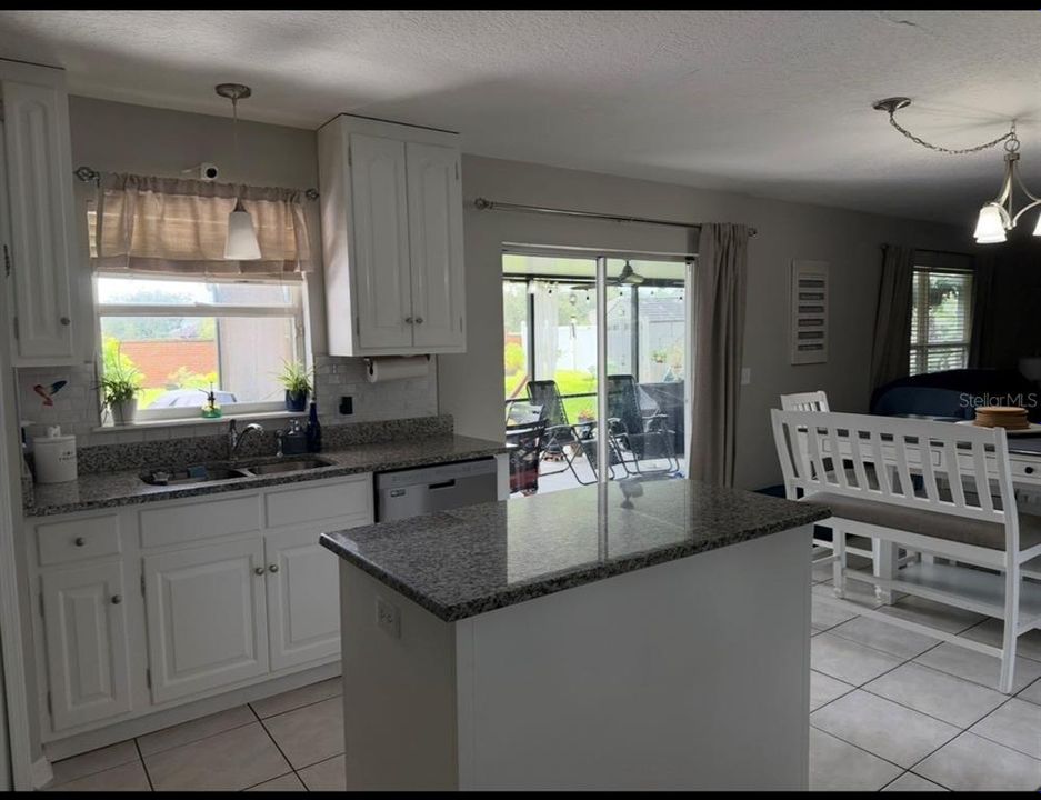 En Venta: $517,000 (4 camas, 3 baños, 2353 Pies cuadrados)