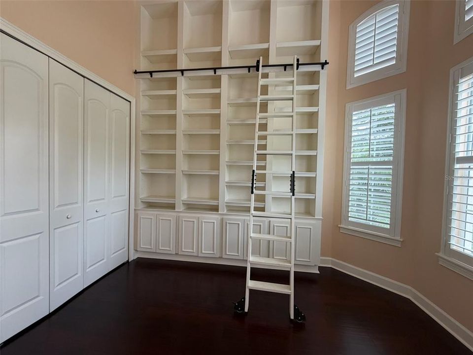For Sale: $1,375,000 (5 beds, 3 baths, 3889 Square Feet)
