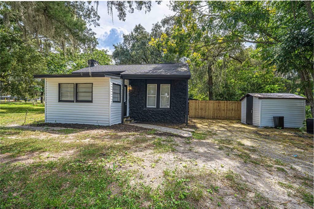 For Sale: $199,900 (3 beds, 2 baths, 1036 Square Feet)