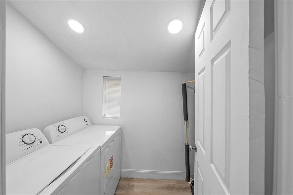 For Sale: $199,900 (3 beds, 2 baths, 1036 Square Feet)