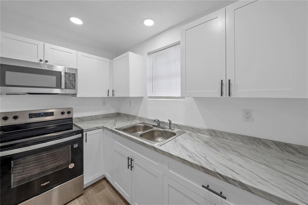 For Sale: $199,900 (3 beds, 2 baths, 1036 Square Feet)