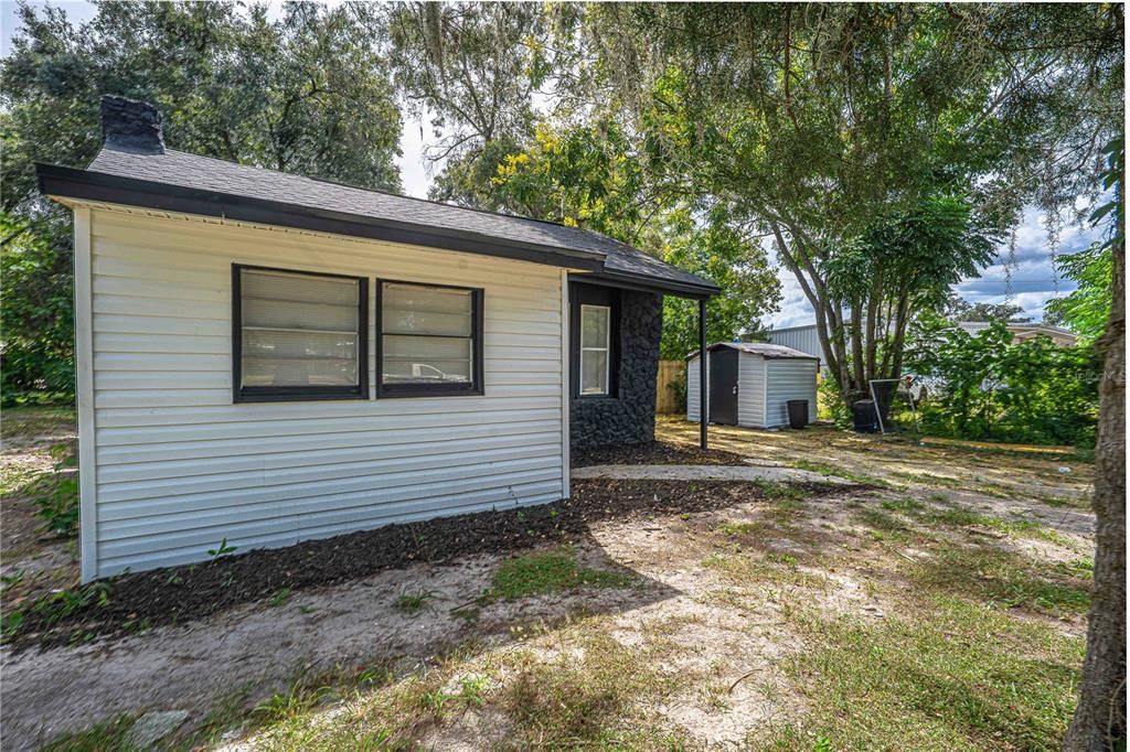 For Sale: $199,900 (3 beds, 2 baths, 1036 Square Feet)