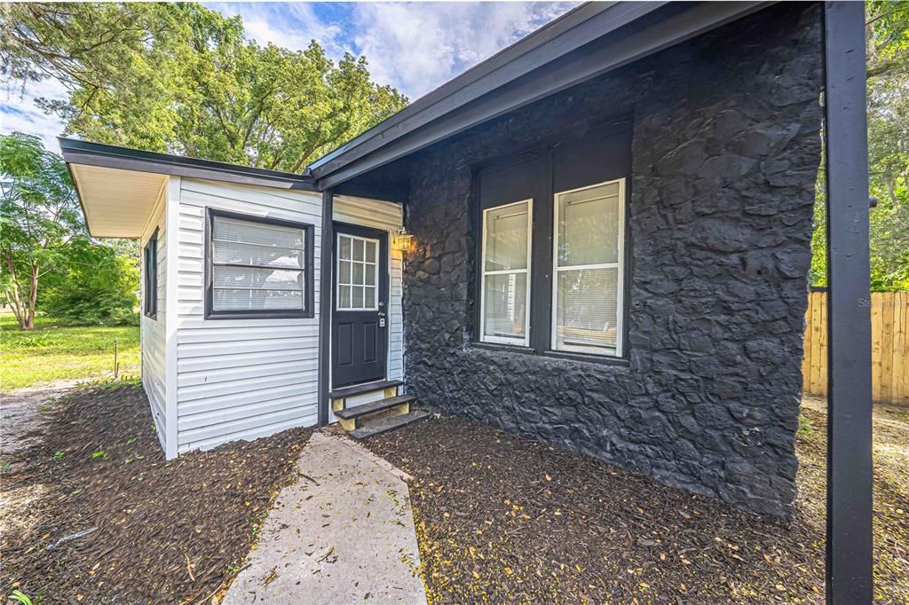 For Sale: $199,900 (3 beds, 2 baths, 1036 Square Feet)