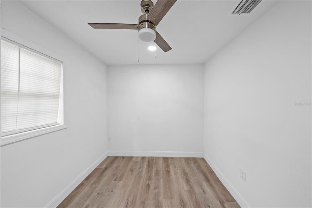 For Sale: $199,900 (3 beds, 2 baths, 1036 Square Feet)