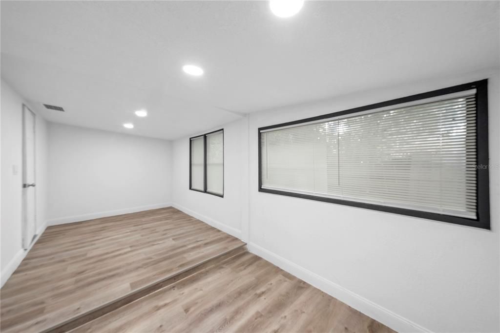 For Sale: $199,900 (3 beds, 2 baths, 1036 Square Feet)
