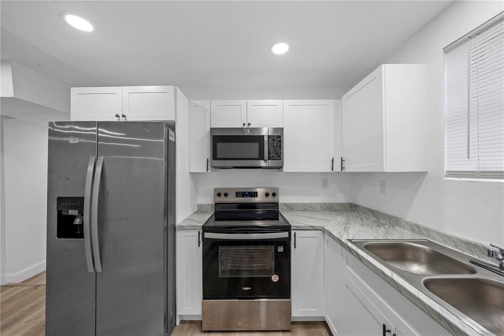 For Sale: $199,900 (3 beds, 2 baths, 1036 Square Feet)