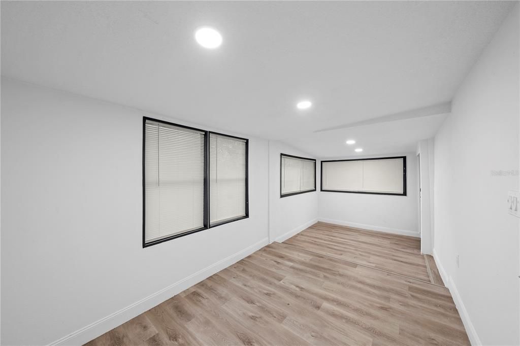 For Sale: $199,900 (3 beds, 2 baths, 1036 Square Feet)