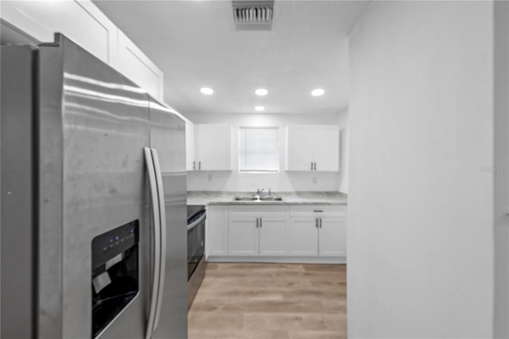 For Sale: $199,900 (3 beds, 2 baths, 1036 Square Feet)