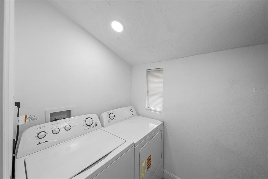 For Sale: $199,900 (3 beds, 2 baths, 1036 Square Feet)
