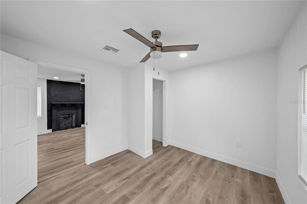 For Sale: $199,900 (3 beds, 2 baths, 1036 Square Feet)