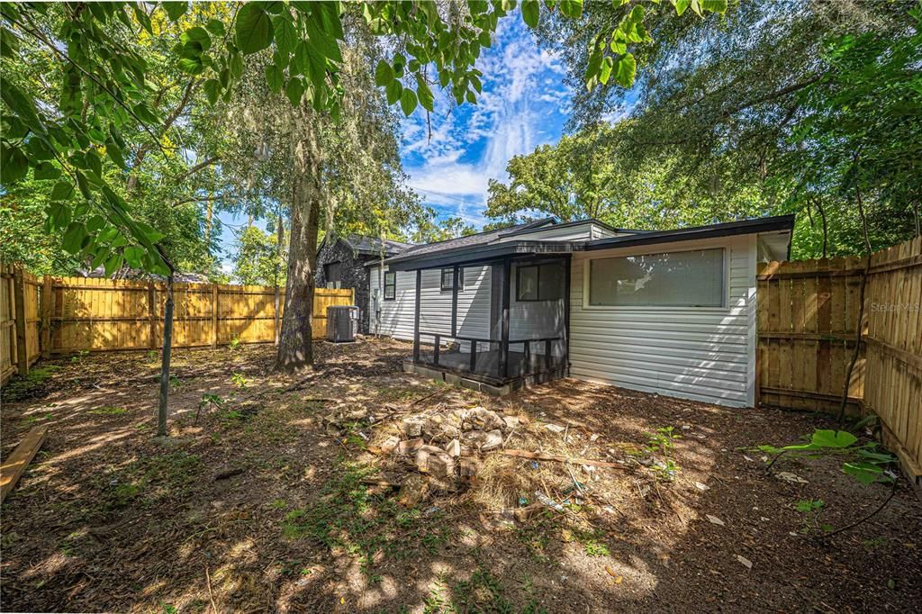 For Sale: $199,900 (3 beds, 2 baths, 1036 Square Feet)