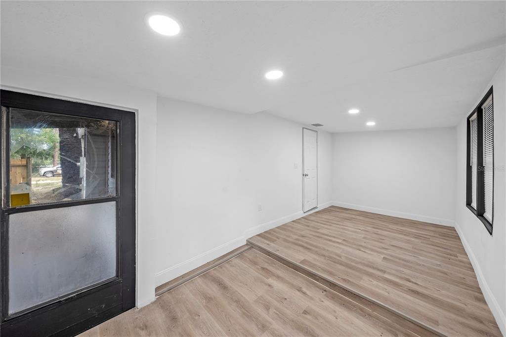 For Sale: $199,900 (3 beds, 2 baths, 1036 Square Feet)