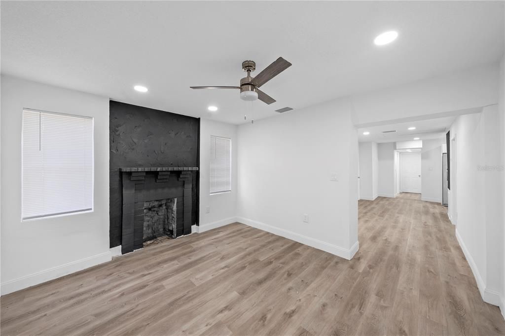 For Sale: $199,900 (3 beds, 2 baths, 1036 Square Feet)