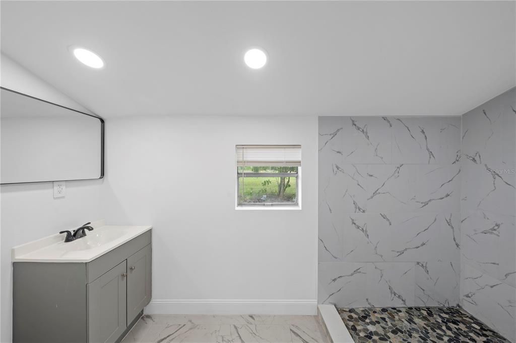 For Sale: $199,900 (3 beds, 2 baths, 1036 Square Feet)