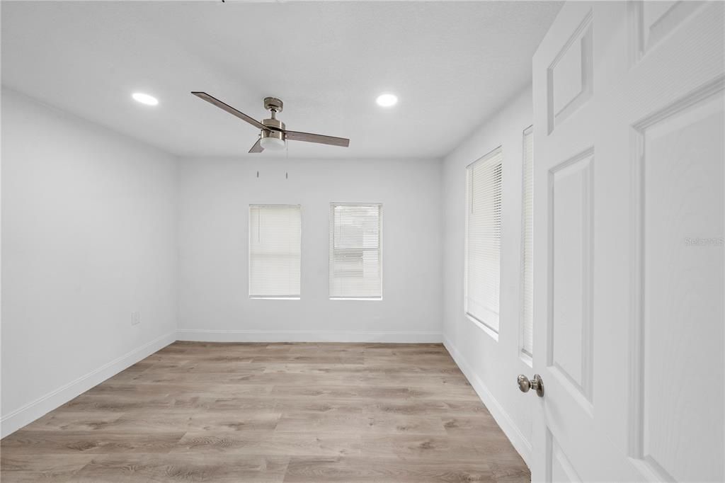 For Sale: $199,900 (3 beds, 2 baths, 1036 Square Feet)