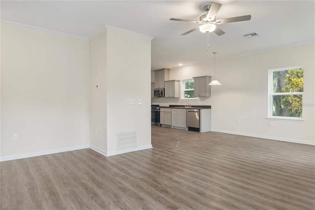 En Venta: $335,000 (2 camas, 2 baños, 1294 Pies cuadrados)