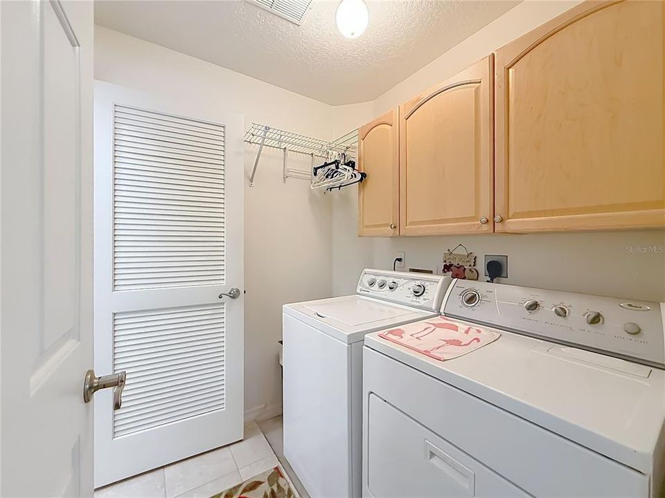 En Venta: $298,800 (3 camas, 2 baños, 1621 Pies cuadrados)
