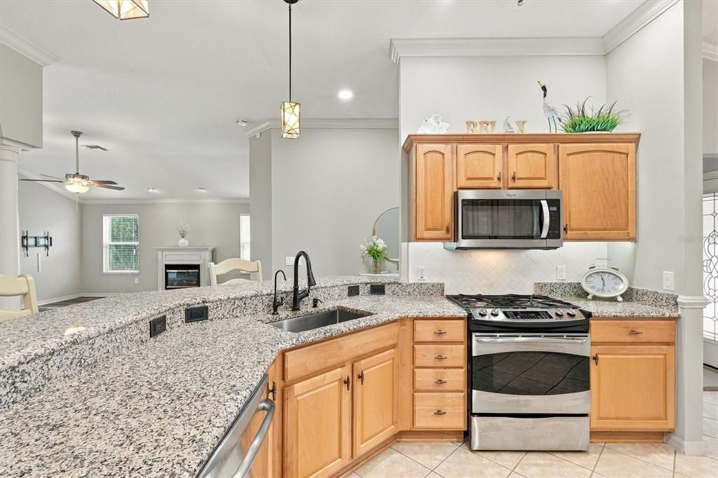 En Venta: $399,900 (3 camas, 2 baños, 1946 Pies cuadrados)