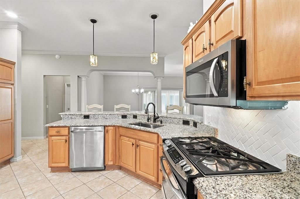 En Venta: $399,900 (3 camas, 2 baños, 1946 Pies cuadrados)