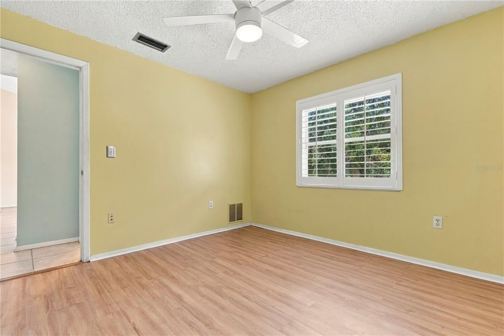 For Sale: $259,000 (3 beds, 2 baths, 1227 Square Feet)
