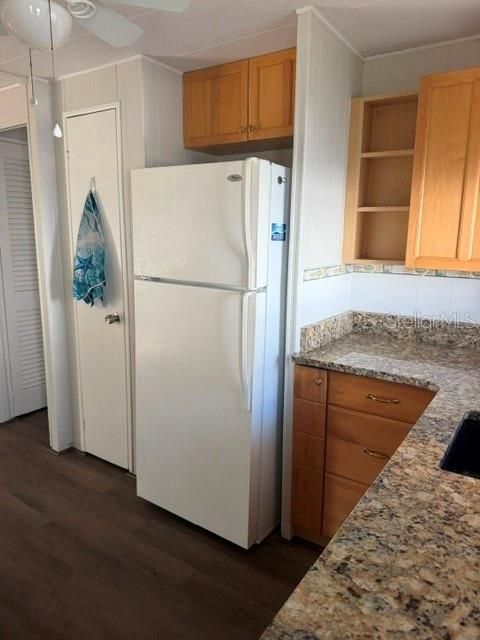 На продажу: $189,000 (2 спален, 2 ванн, 800 Квадратных фут)