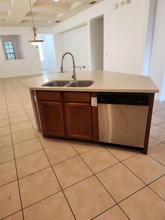 For Rent: $2,650 (3 beds, 2 baths, 1847 Square Feet)