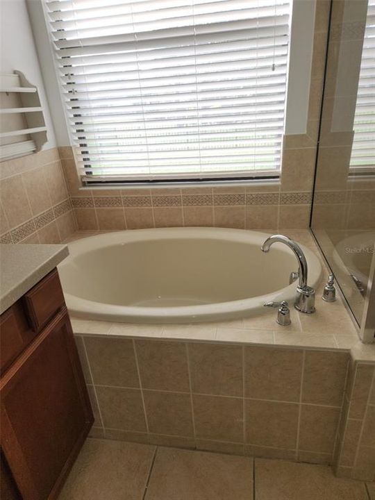 For Rent: $2,650 (3 beds, 2 baths, 1847 Square Feet)