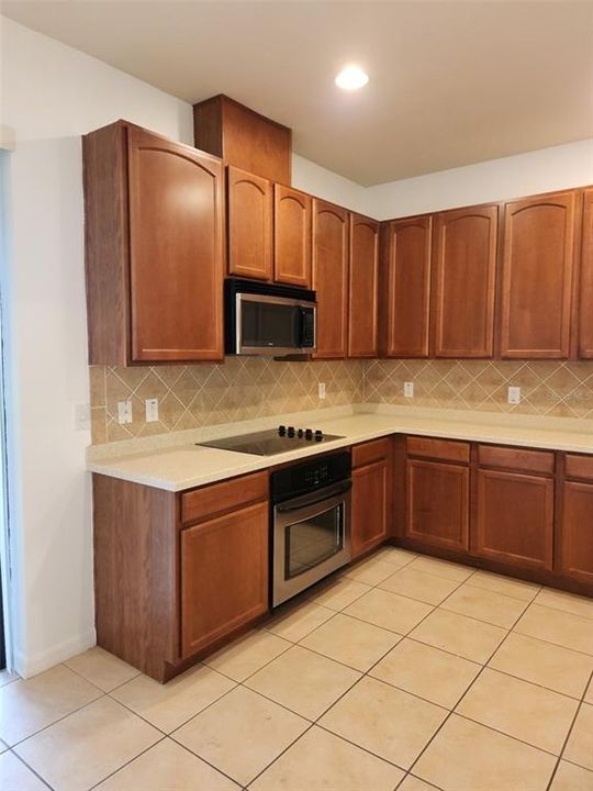 For Rent: $2,650 (3 beds, 2 baths, 1847 Square Feet)