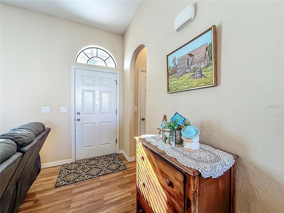 En Venta: $289,900 (3 camas, 2 baños, 1381 Pies cuadrados)