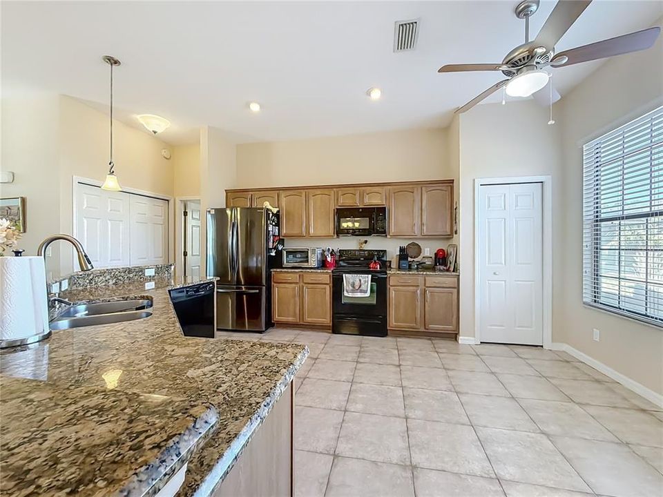 En Venta: $289,900 (3 camas, 2 baños, 1381 Pies cuadrados)