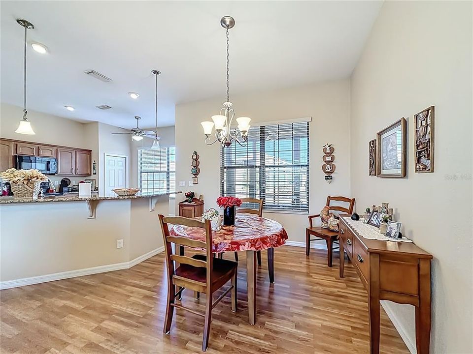 En Venta: $289,900 (3 camas, 2 baños, 1381 Pies cuadrados)