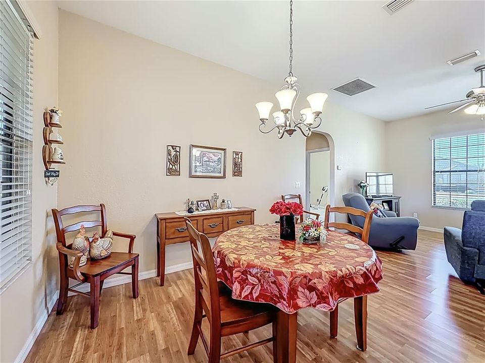 En Venta: $289,900 (3 camas, 2 baños, 1381 Pies cuadrados)