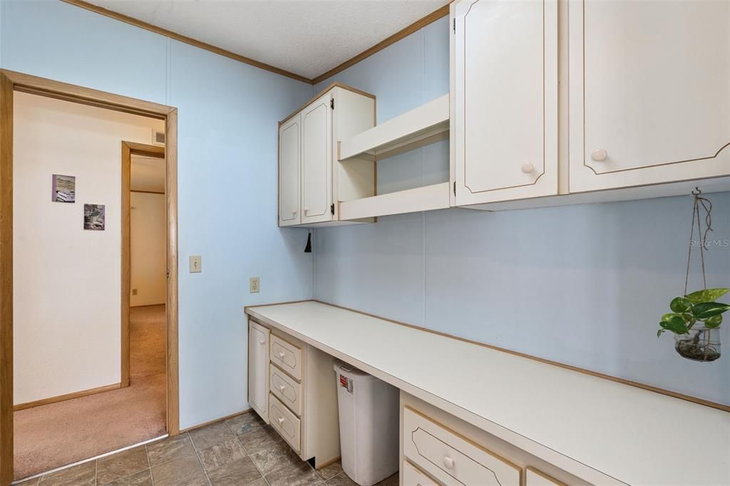 На продажу: $230,000 (2 спален, 2 ванн, 1388 Квадратных фут)