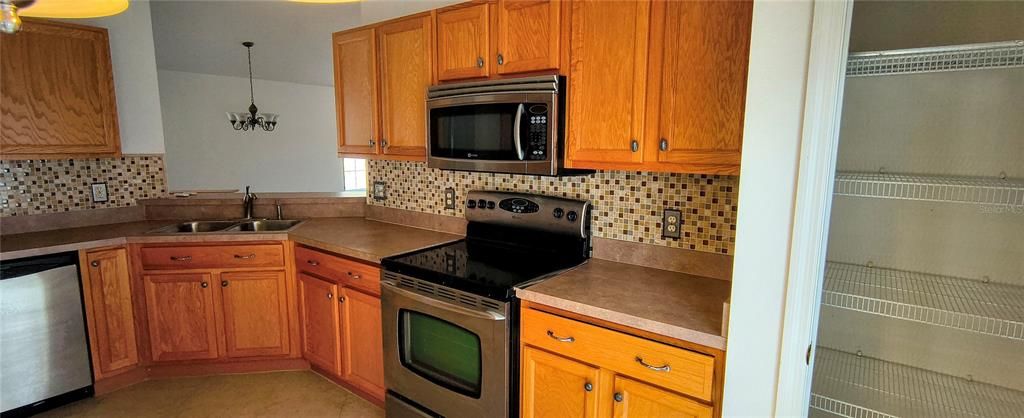 На продажу: $219,000 (2 спален, 2 ванн, 1258 Квадратных фут)