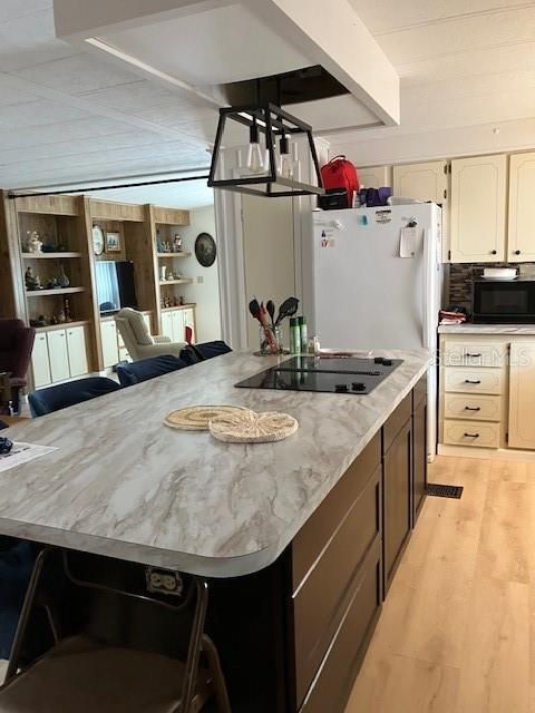 En Venta: $179,900 (2 camas, 2 baños, 1329 Pies cuadrados)