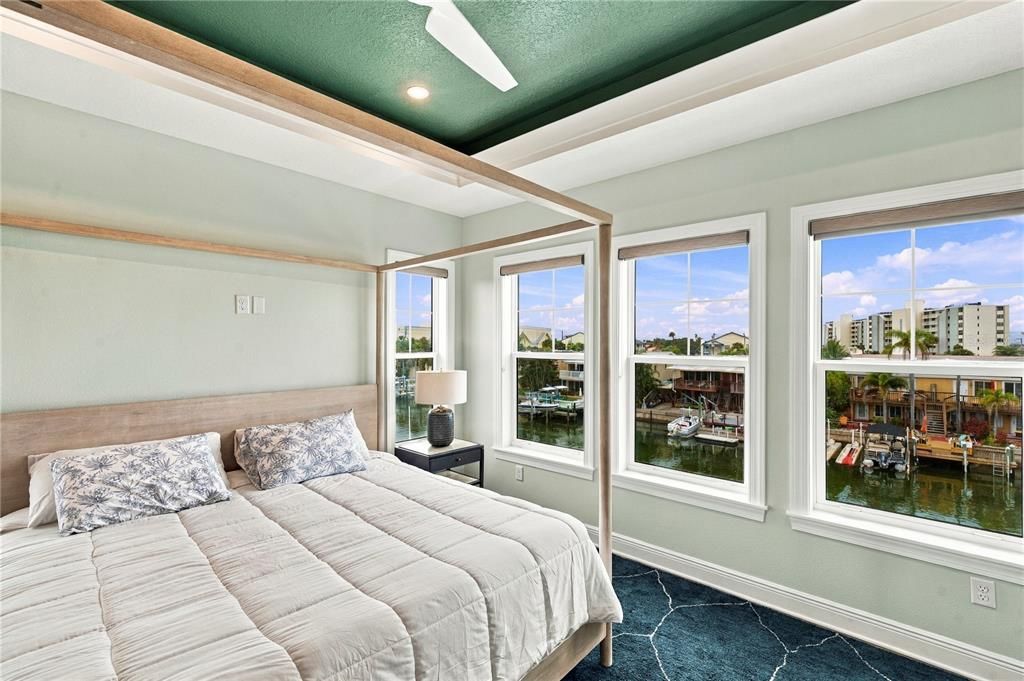 : $1,550,000 (3 camas, 3 baños, 2364 Pies cuadrados)