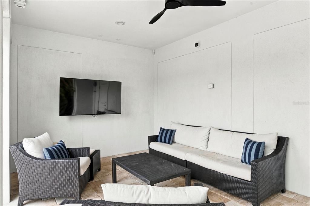 : $1,550,000 (3 camas, 3 baños, 2364 Pies cuadrados)