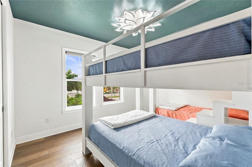 : $1,550,000 (3 camas, 3 baños, 2364 Pies cuadrados)