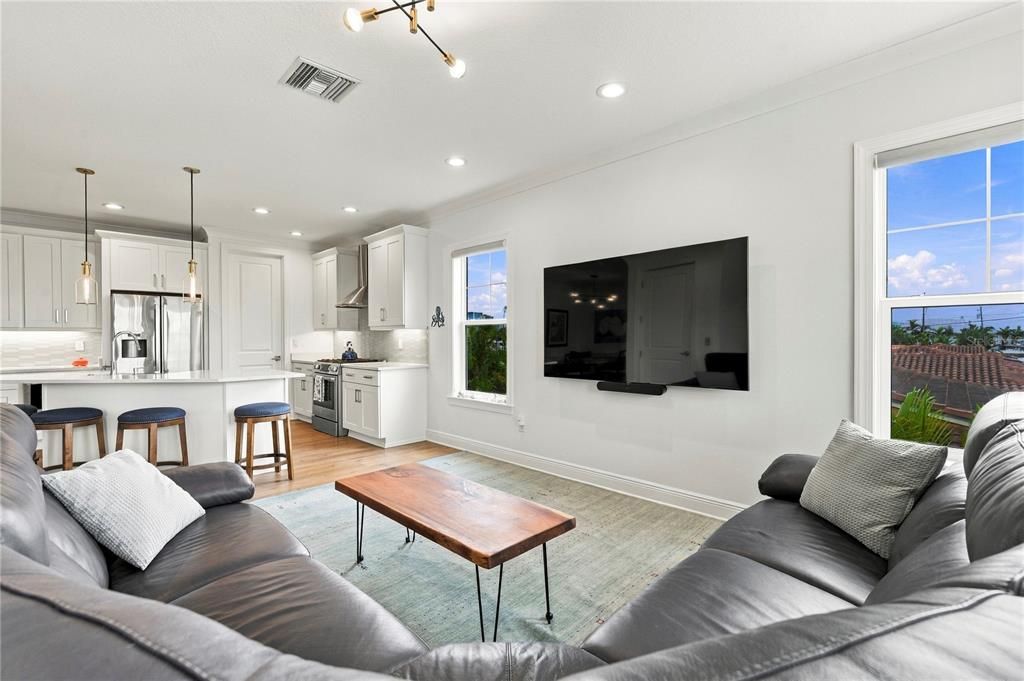 : $1,550,000 (3 camas, 3 baños, 2364 Pies cuadrados)