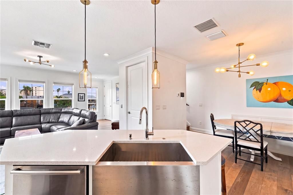 : $1,550,000 (3 camas, 3 baños, 2364 Pies cuadrados)