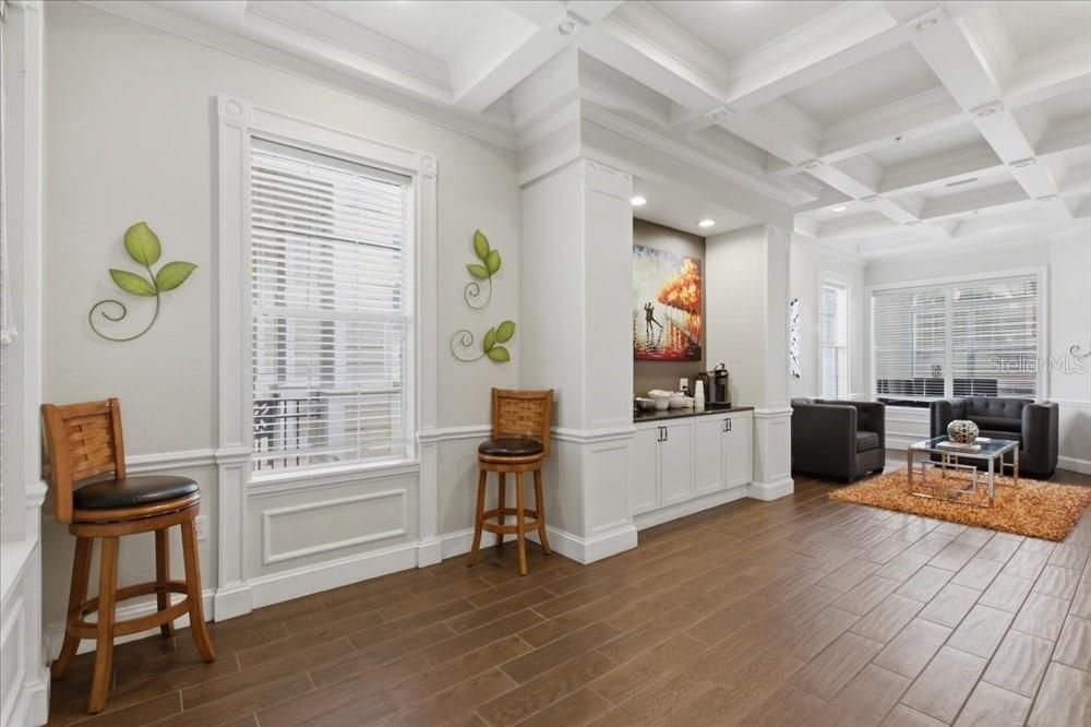 For Sale: $220,000 (1 beds, 1 baths, 738 Square Feet)