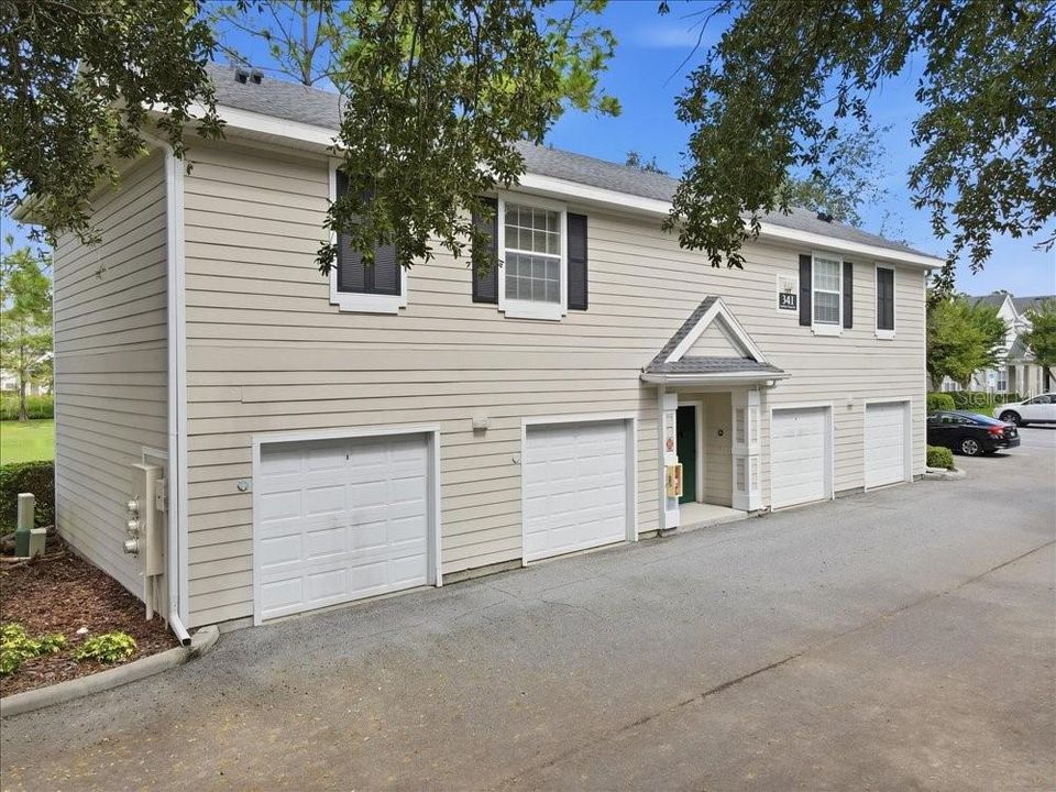 For Sale: $220,000 (1 beds, 1 baths, 738 Square Feet)