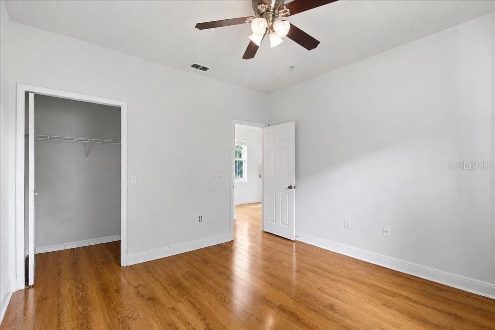 For Sale: $220,000 (1 beds, 1 baths, 738 Square Feet)