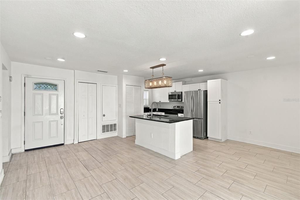 For Rent: $1,850 (2 beds, 1 baths, 783 Square Feet)