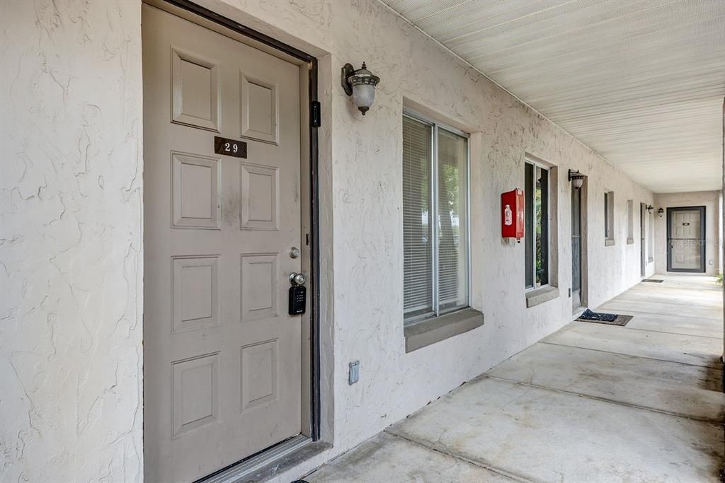 For Rent: $1,300 (1 beds, 1 baths, 912 Square Feet)