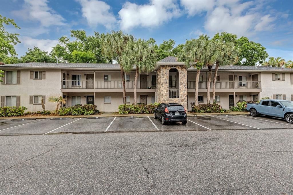 For Rent: $1,300 (1 beds, 1 baths, 912 Square Feet)