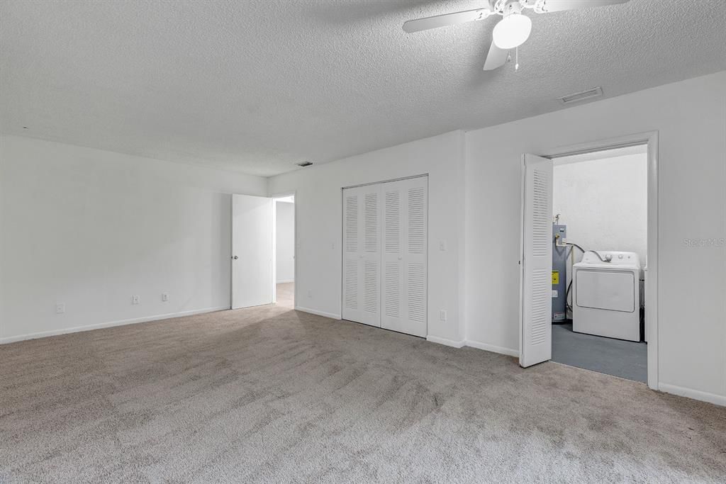 For Rent: $1,300 (1 beds, 1 baths, 912 Square Feet)