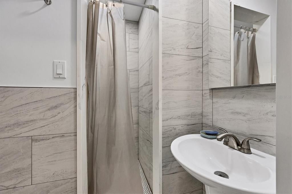 На продажу: $325,000 (3 спален, 2 ванн, 1323 Квадратных фут)